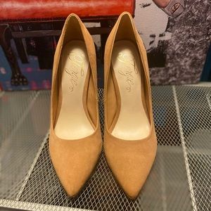 Fergie Nude pumps
